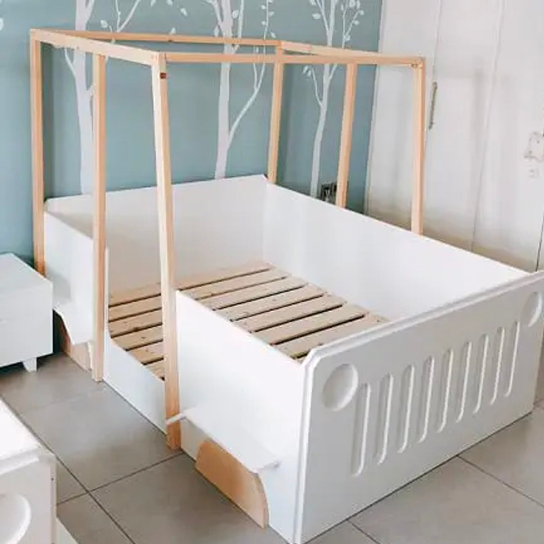 Kids bed with car base